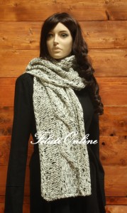 SC03a sciarpa con treccione bianco e nero misura 28x180cm pesa 180gr costo 21€