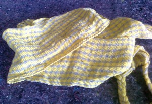 sciarpa creata con telaio in loegno a mano